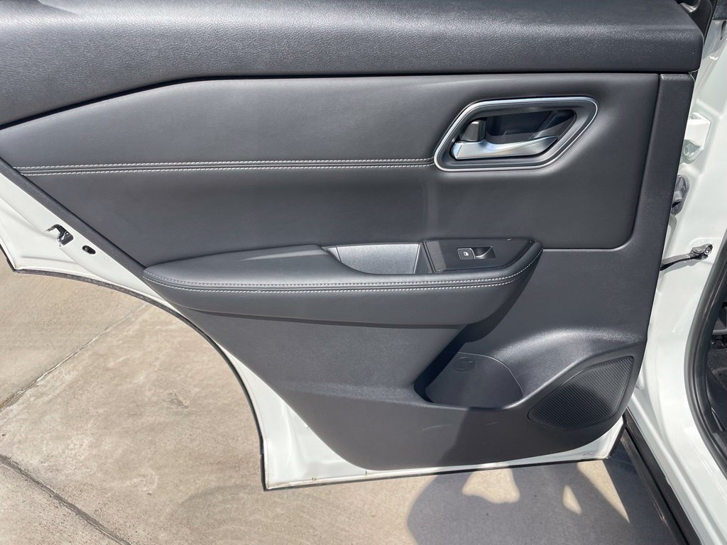 Certified 2024 Nissan Rogue Platinum FWD image 25
