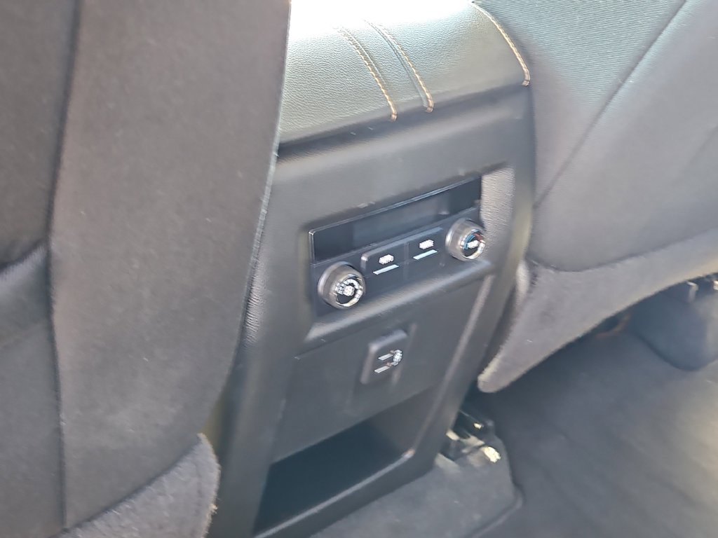 Used 2020 Chevrolet Traverse LT FWD image 14