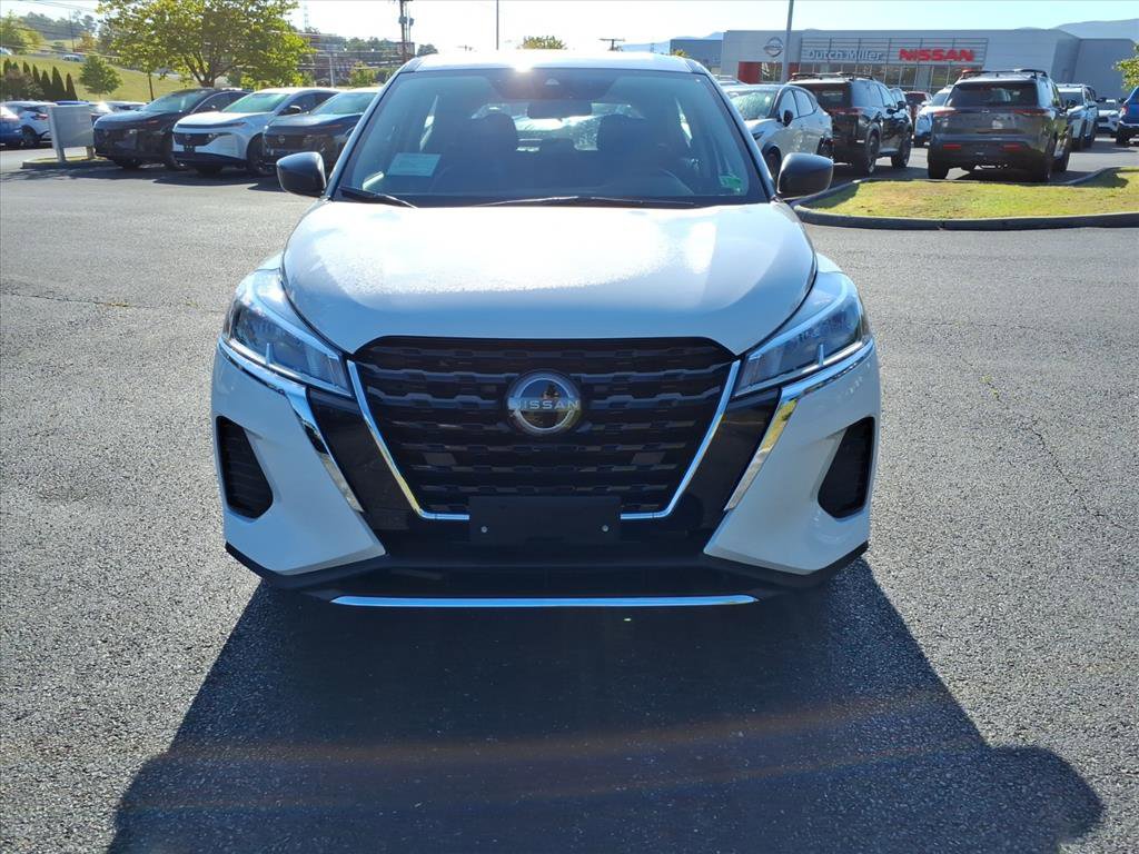 New 2025 Nissan Kicks Play S FWD image 11