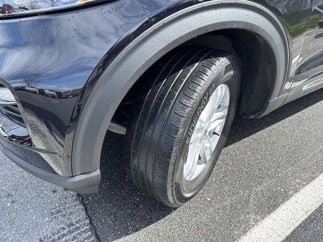 Used 2023 Ford Explorer XLT w/ Equipment Group 202A AWD/4WD image 11