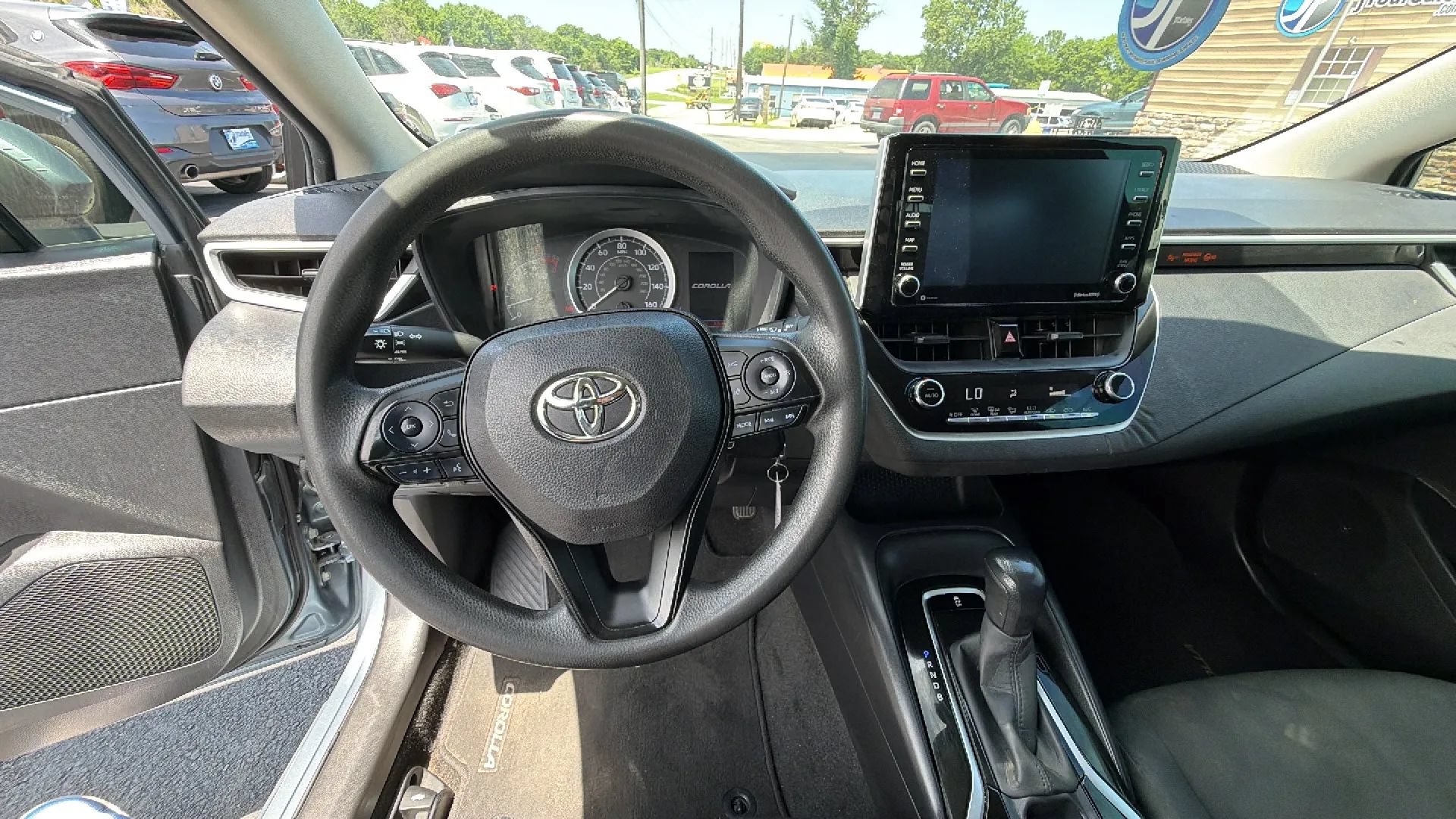 Used 2021 Toyota Corolla LE FWD image 15