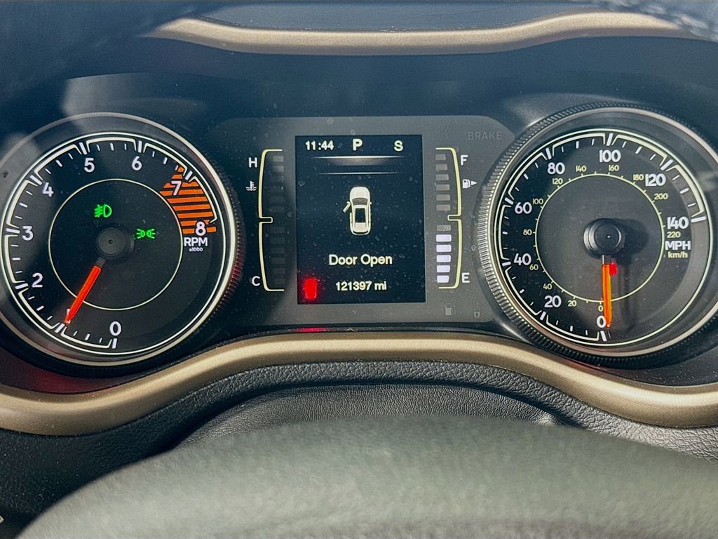 Used 2016 Jeep Cherokee Latitude w/ Cold Weather Group image 12