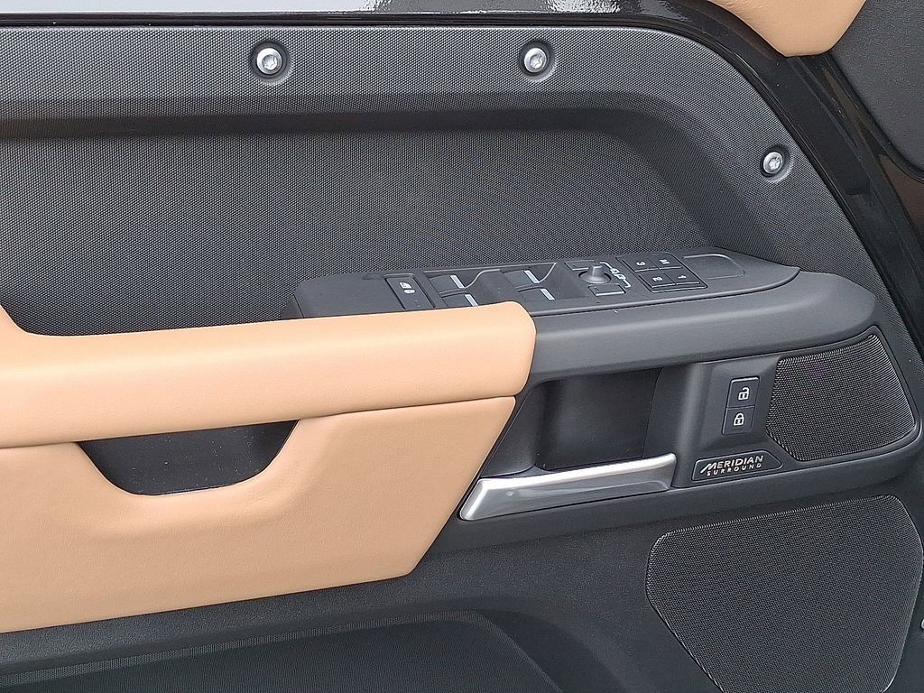 New 2026 Land Rover Defender 110 X-Dynamic SE image 8