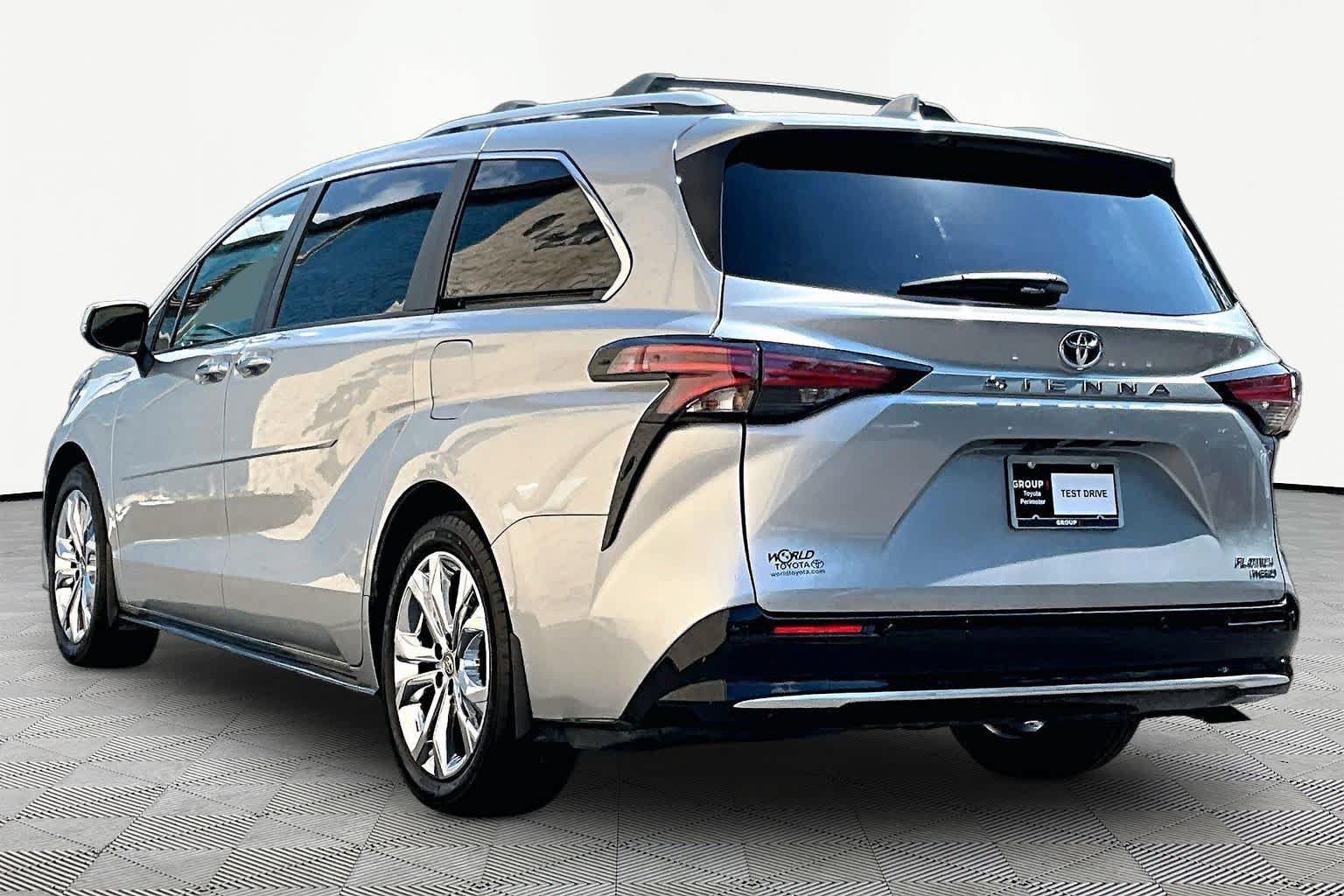 Certified 2023 Toyota Sienna Platinum FWD image 12