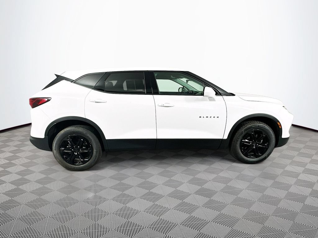Used 2023 Chevrolet Blazer LT FWD image 11