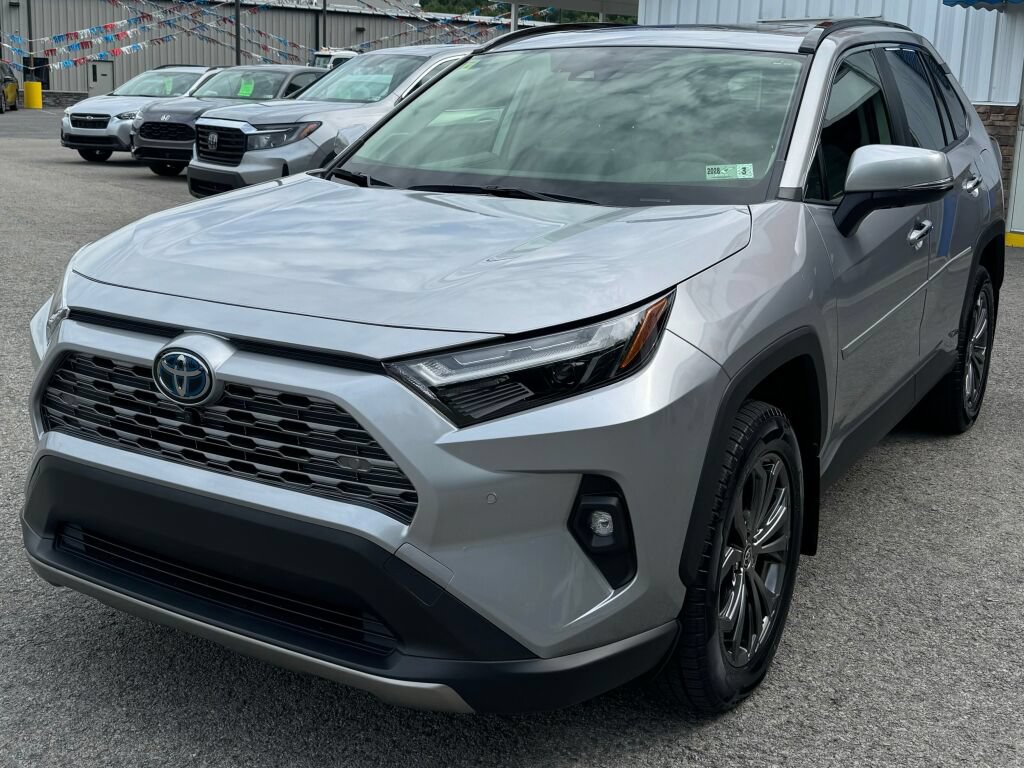 Used 2022 Toyota RAV4 Limited AWD/4WD image 3
