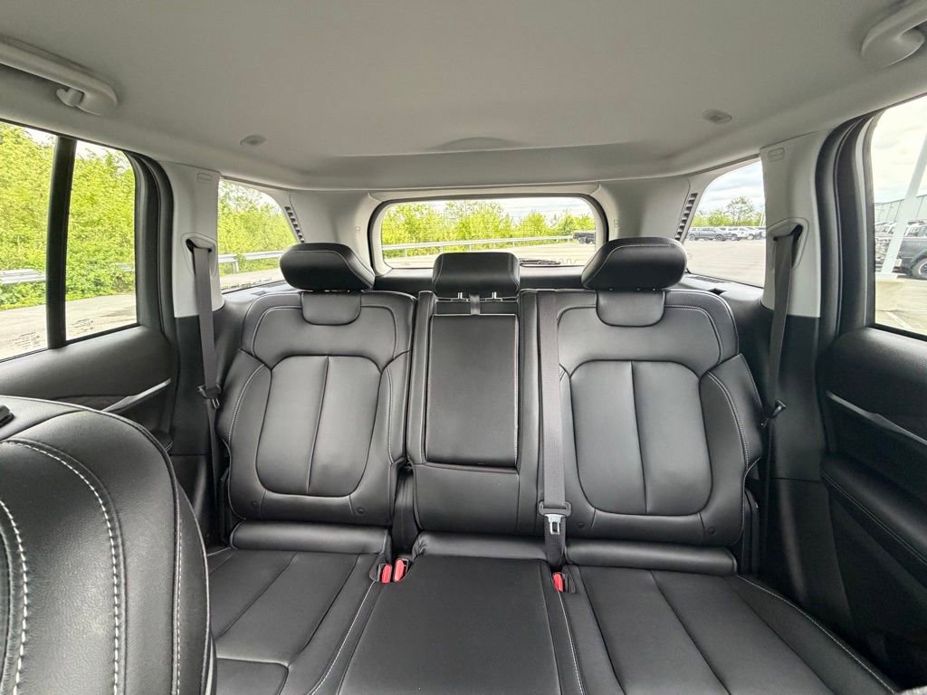 Used 2023 Jeep Grand Cherokee Limited AWD/4WD image 12