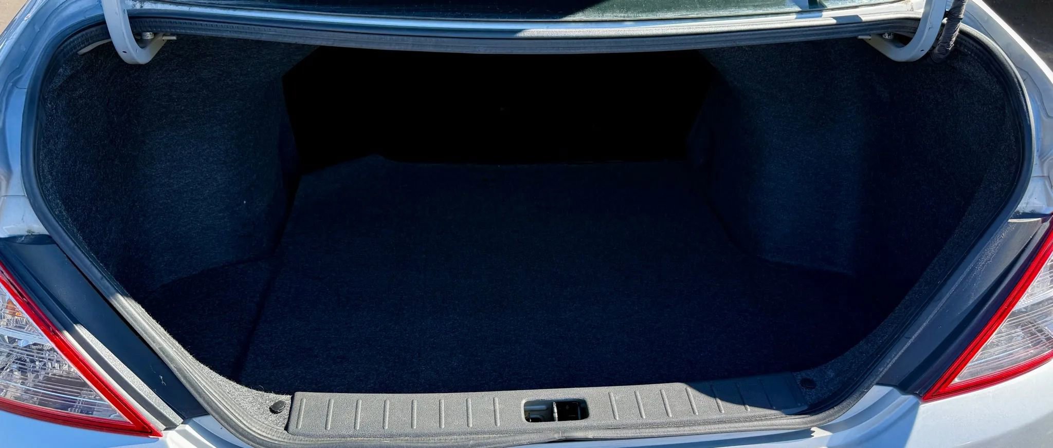 Used 2019 Nissan Versa S Plus image 7