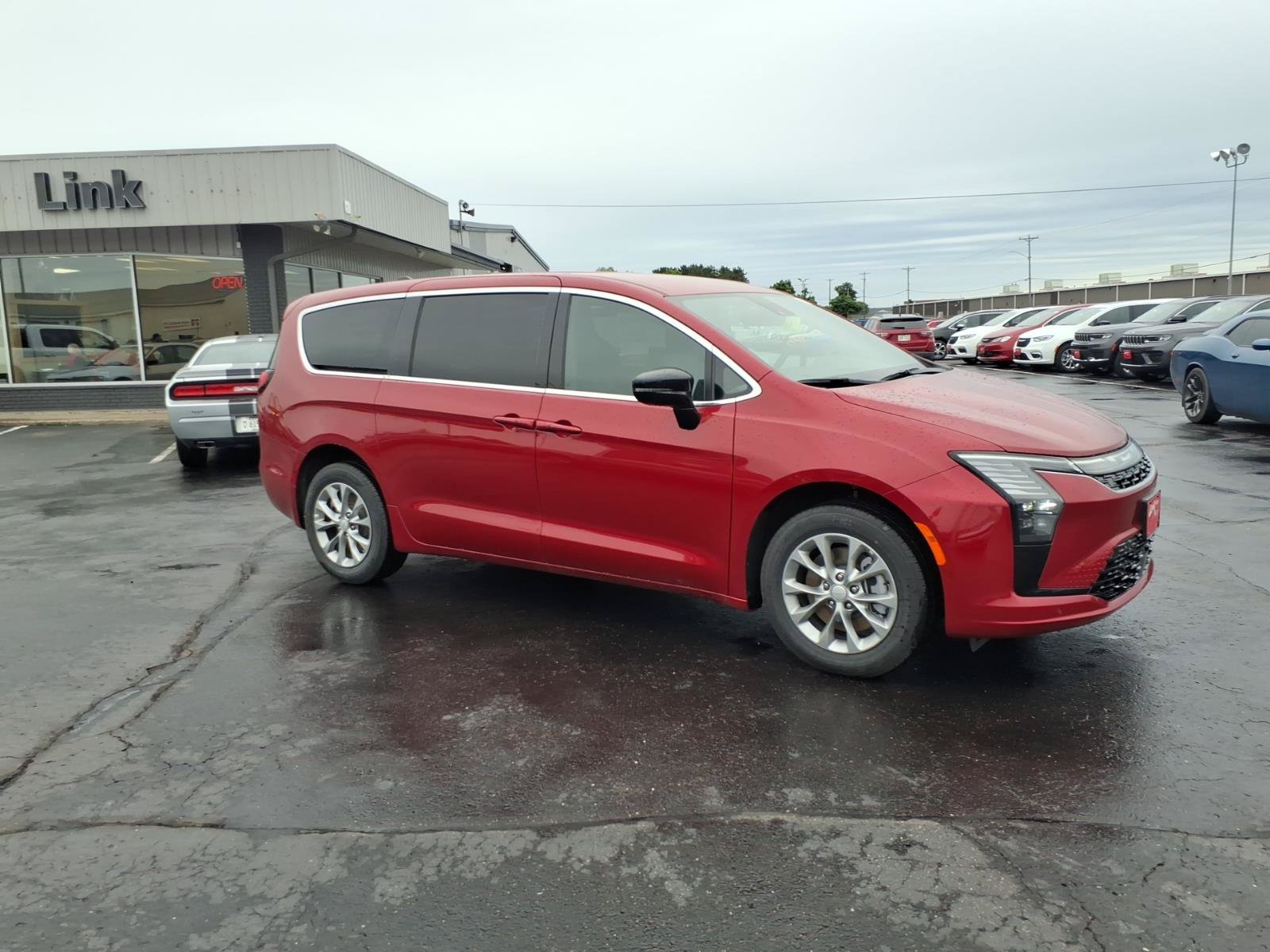 New 2027 Chrysler Pacifica Select AWD/4WD image 5