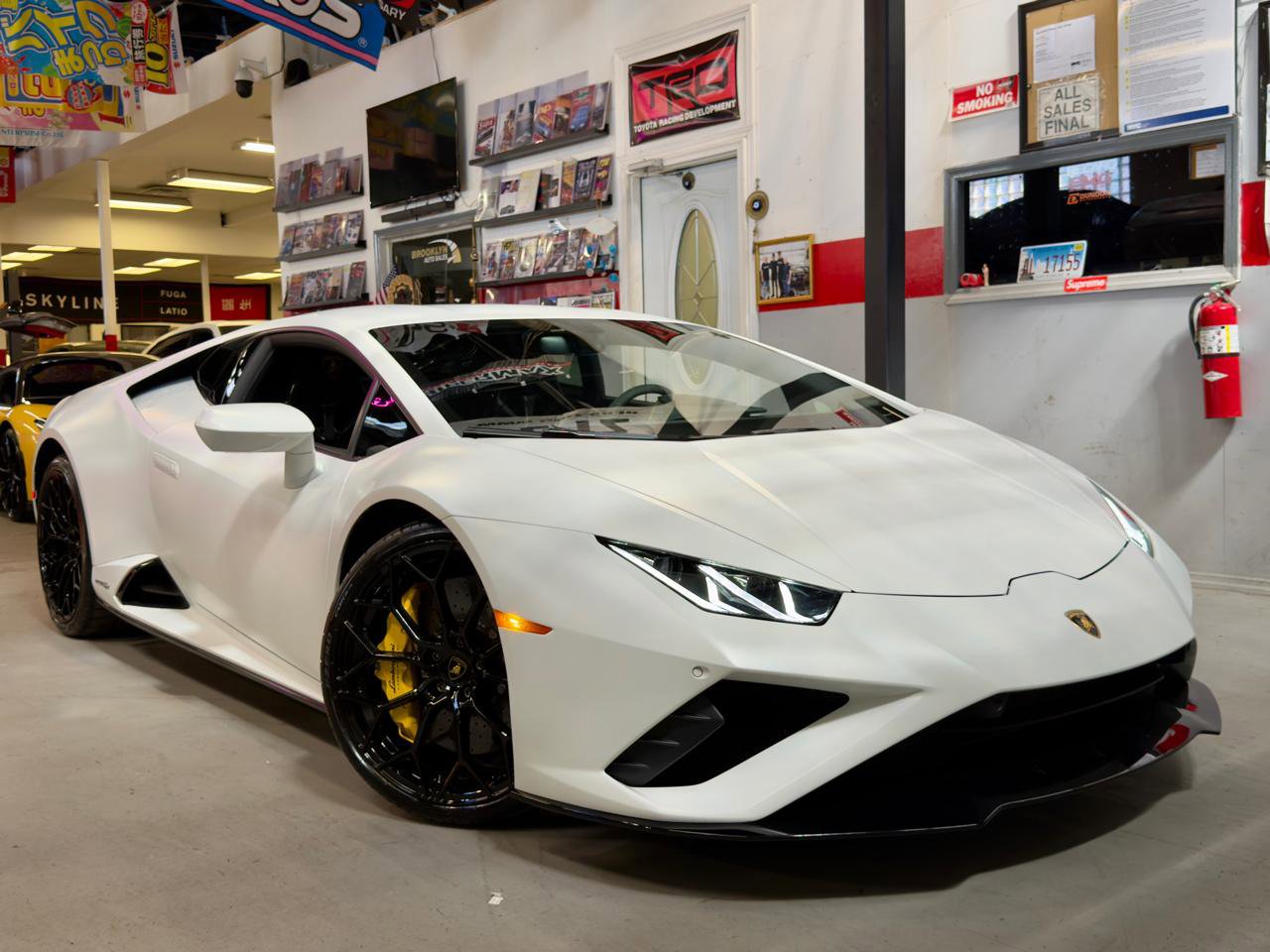 Used 2022 Lamborghini Huracan EVO image 1