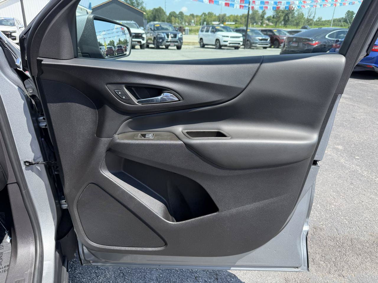 Used 2024 Chevrolet Equinox LT FWD image 21