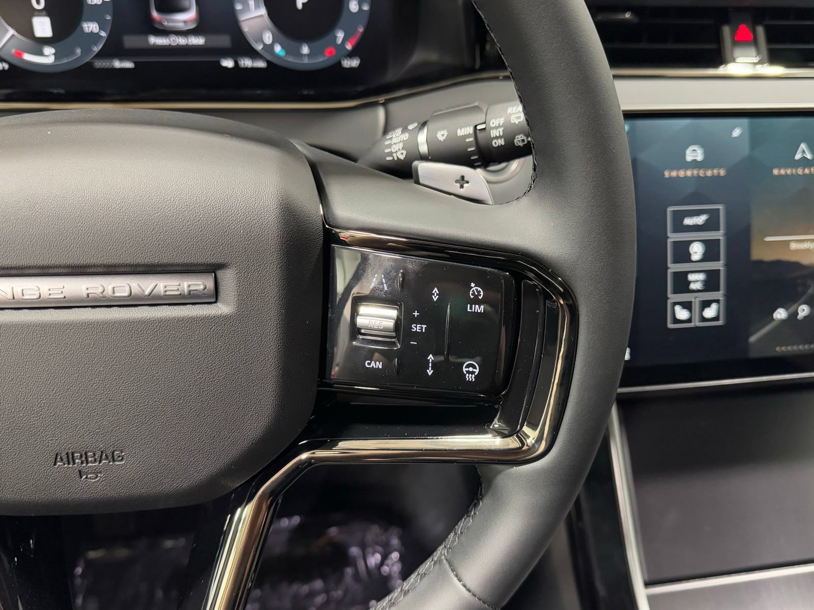 New 2026 Land Rover Range Rover Evoque Dynamic SE AWD/4WD image 20
