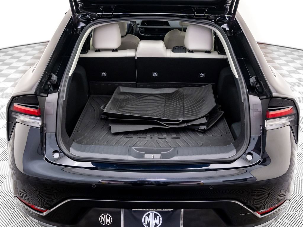 Used 2024 Toyota Prius XLE image 30