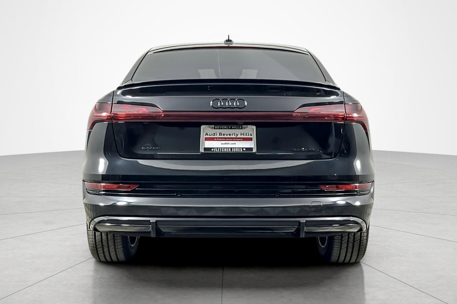 Used 2023 Audi e-tron Premium Plus w/ Premium Plus Package image 4