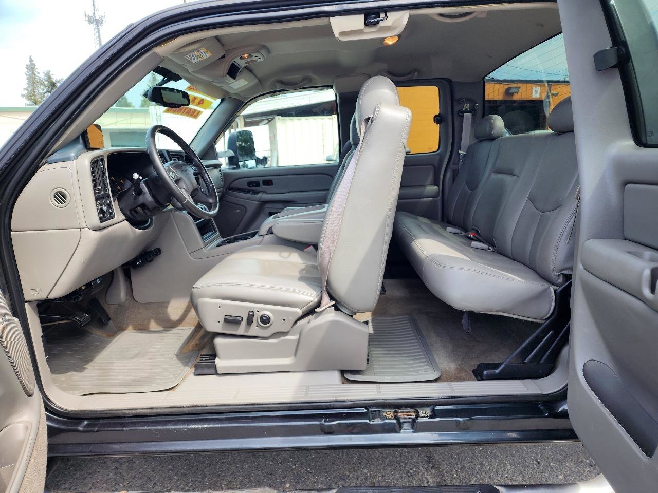 Used 2004 Chevrolet Silverado 2500 LT AWD/4WD image 15