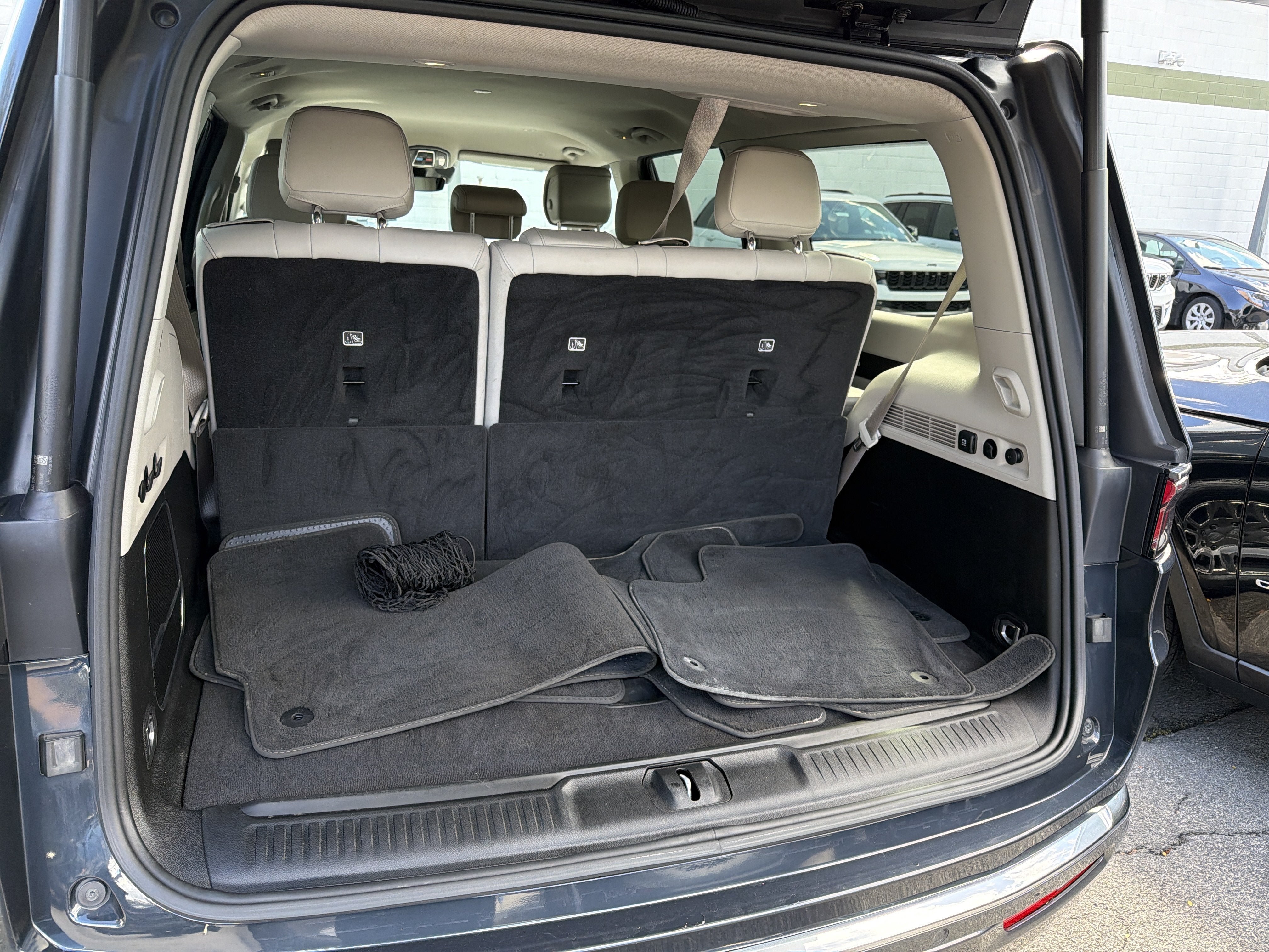 Used 2022 Jeep Wagoneer Series I AWD/4WD image 29