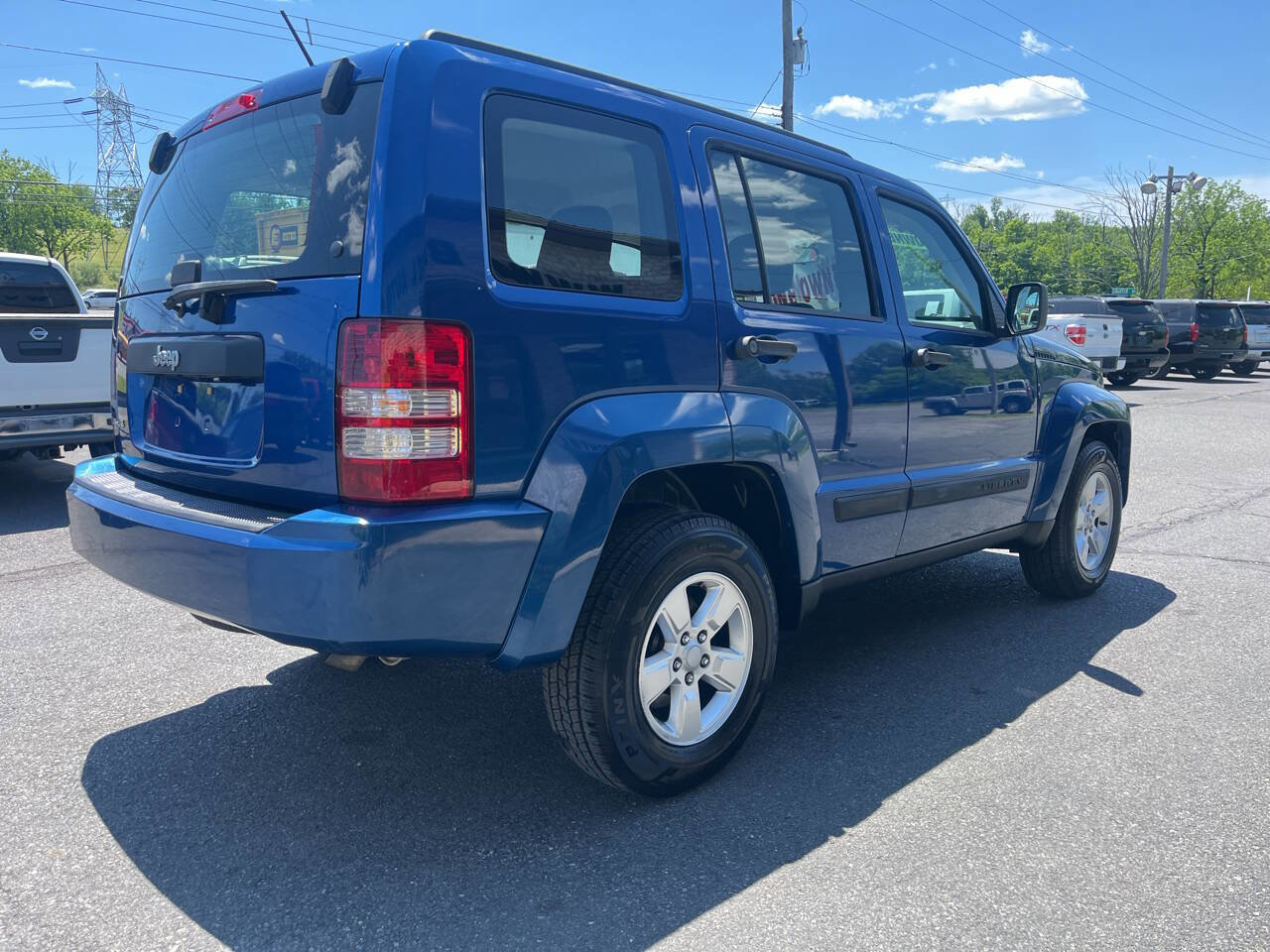 Used 2010 Jeep Liberty Sport AWD/4WD image 6
