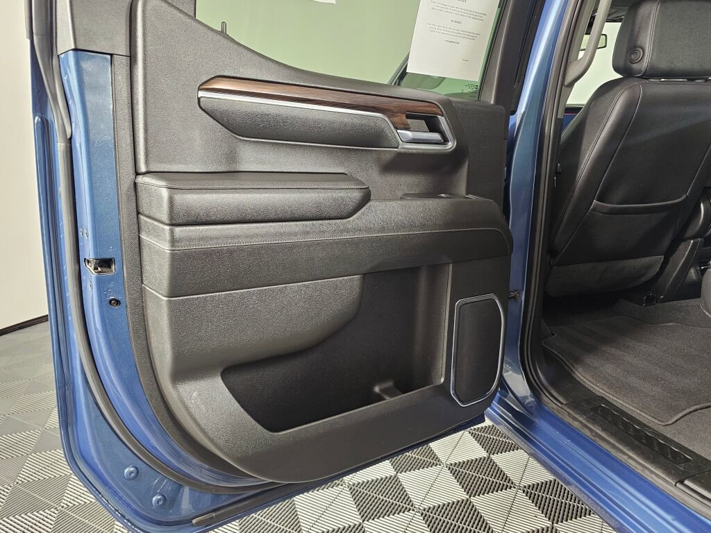 Used 2024 GMC Sierra 1500 SLT image 32