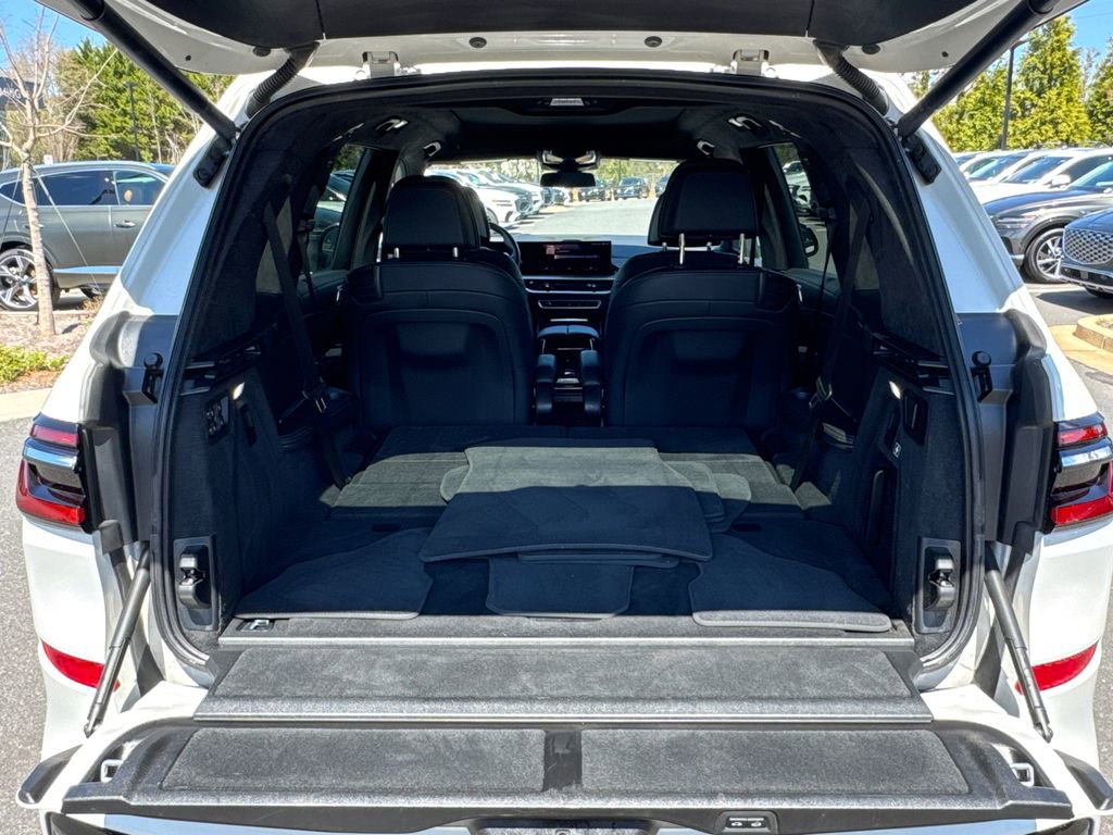 Used 2023 BMW X7 xDrive40i w/ Dynamic Handling Package image 18