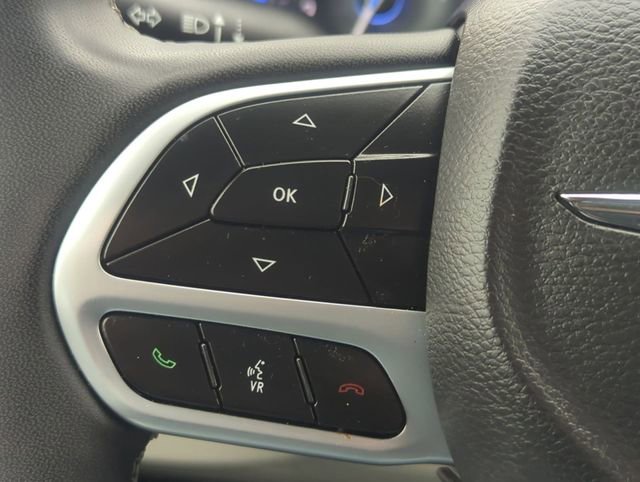 Used 2024 Chrysler Pacifica Touring-L image 15