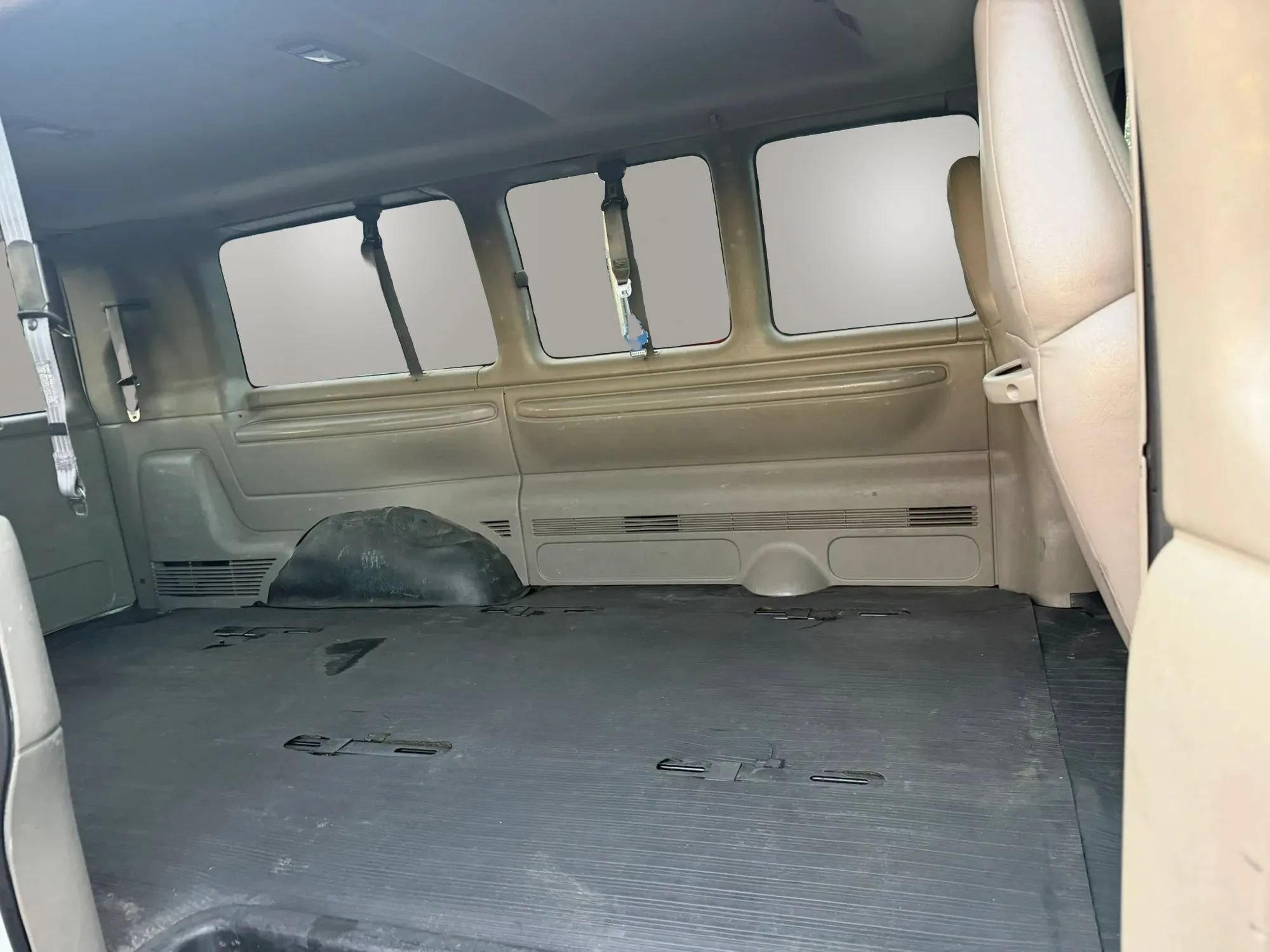 Used 2001 Chevrolet Express 2500 Passenger RWD image 25