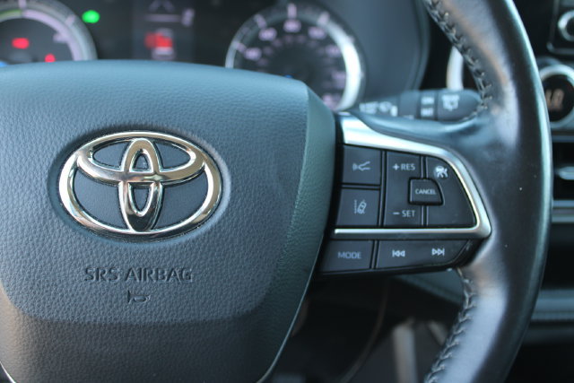 Used 2020 Toyota Highlander LE FWD image 19