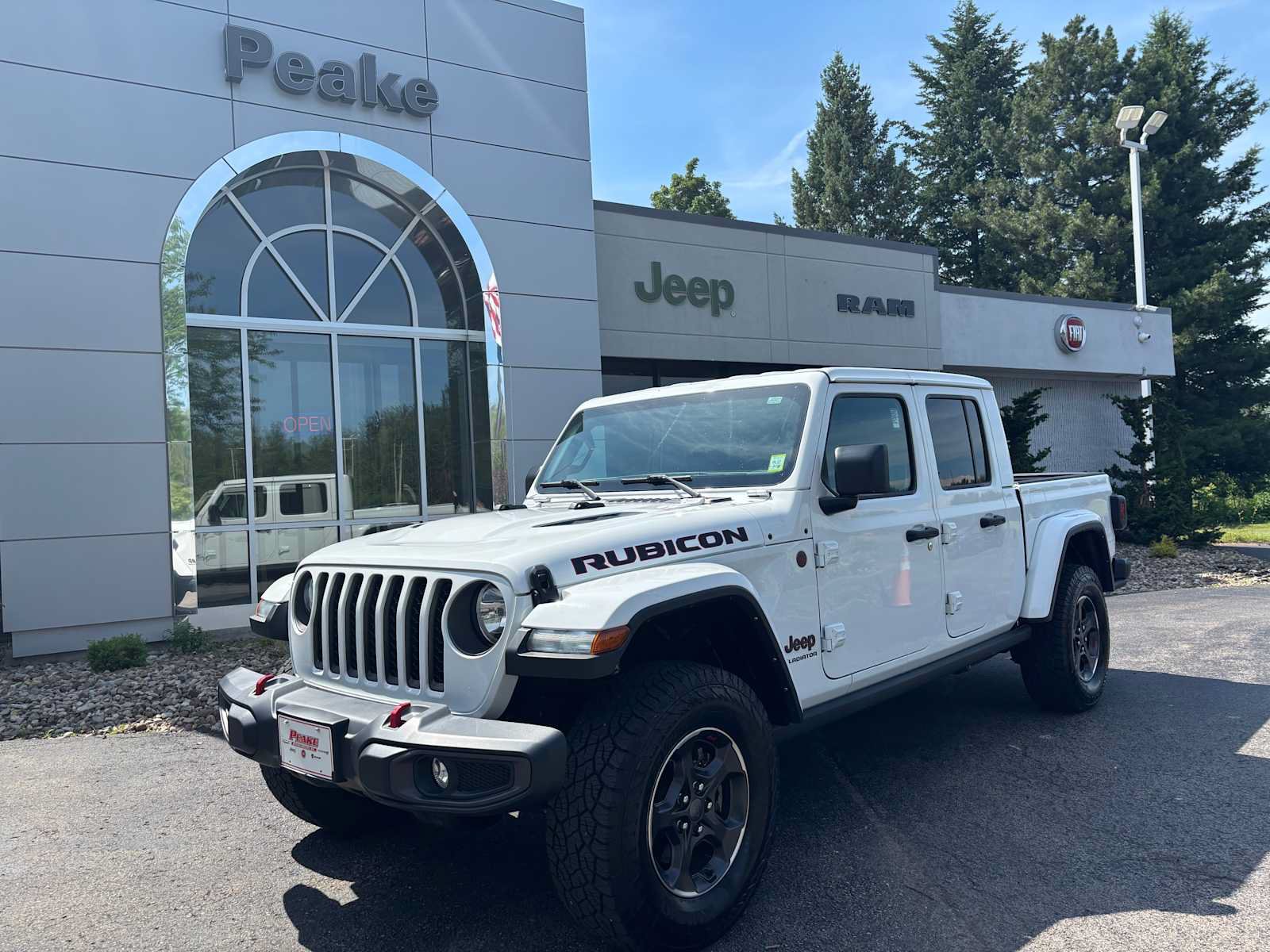 Used 2022 Jeep Gladiator Rubicon w/ Cold Weather Group AWD/4WD image 1