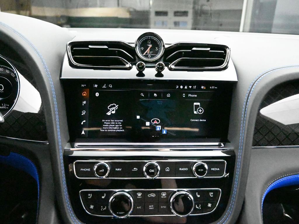 Used 2025 Bentley Bentayga AWD/4WD image 48