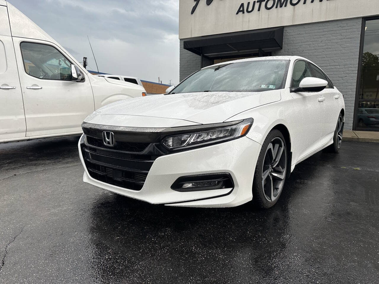 Used 2018 Honda Accord Sport image 3