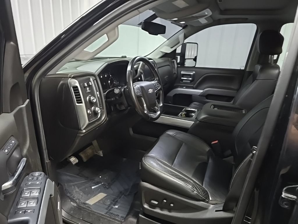 Used 2019 Chevrolet Silverado 2500 LTZ w/ Midnight Edition AWD/4WD image 29