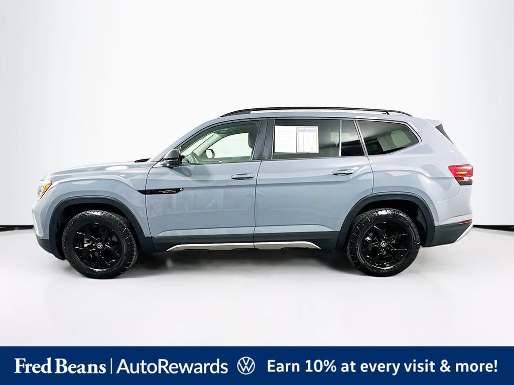 Used 2025 Volkswagen Atlas Peak Edition SE AWD/4WD image 5