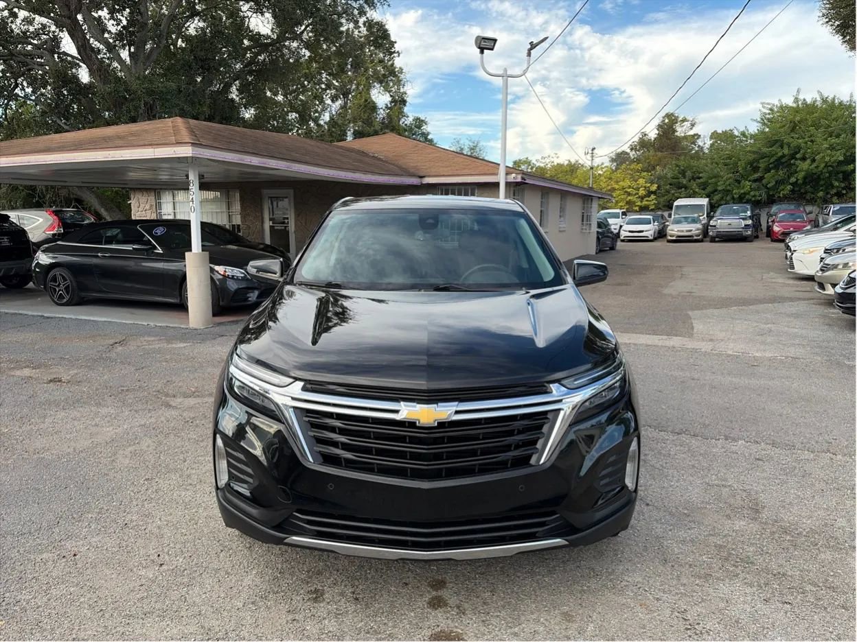 Used 2023 Chevrolet Equinox LT image 2