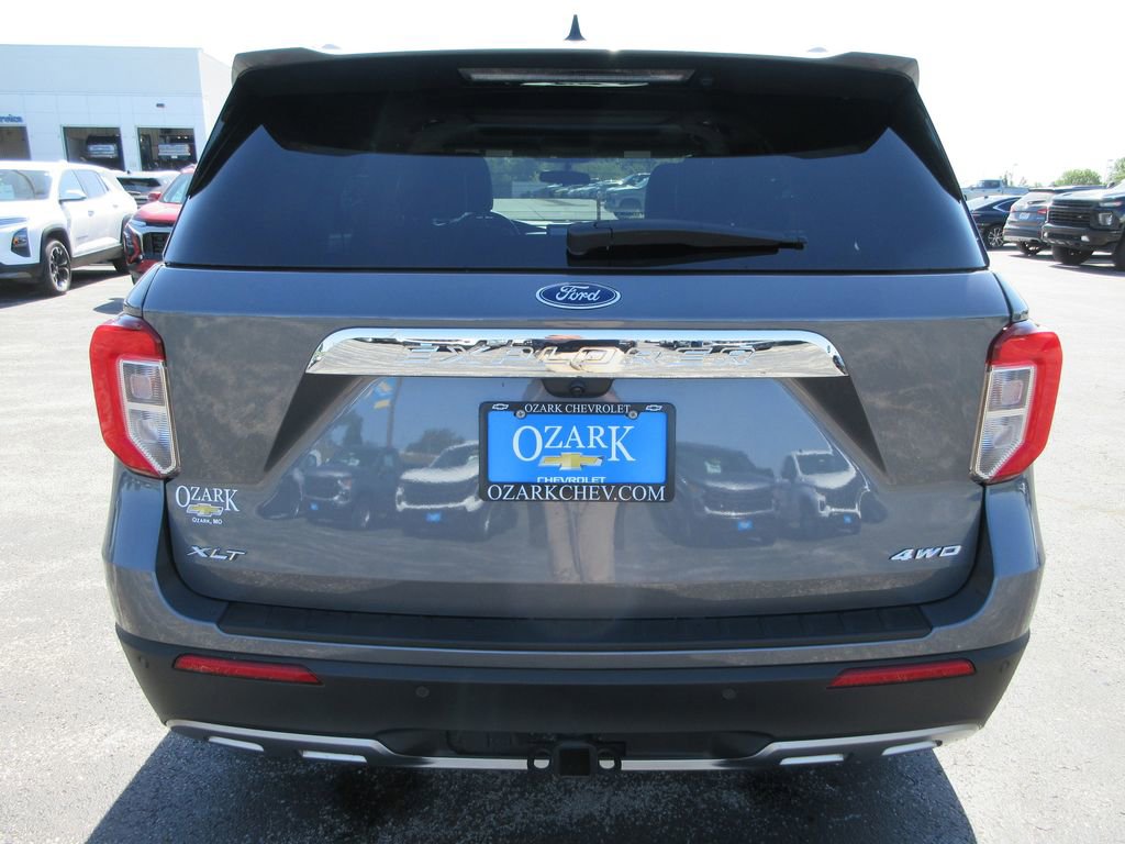 Used 2023 Ford Explorer XLT w/ Equipment Group 202A AWD/4WD image 4