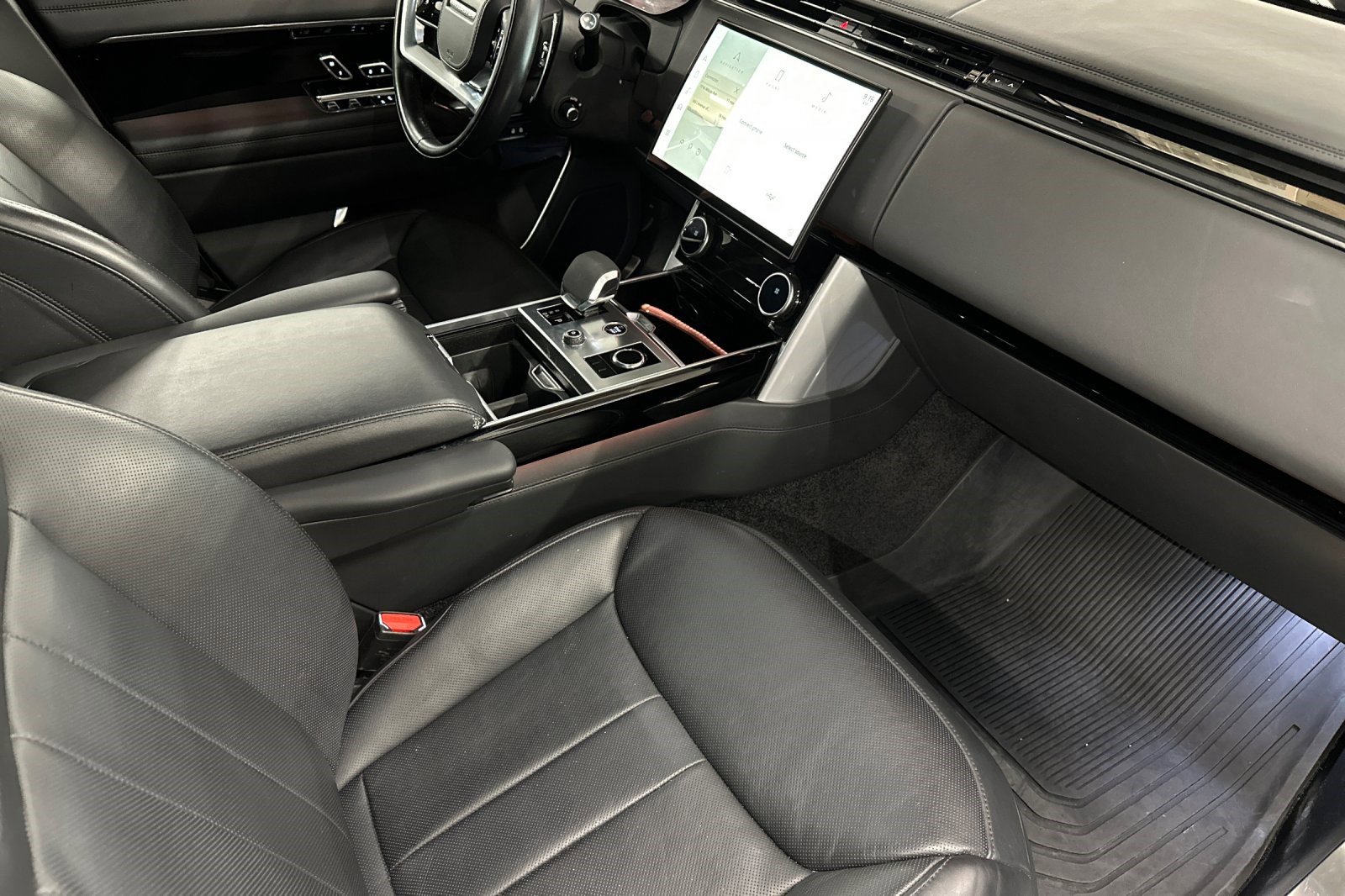 Used 2023 Land Rover Range Rover SE image 32