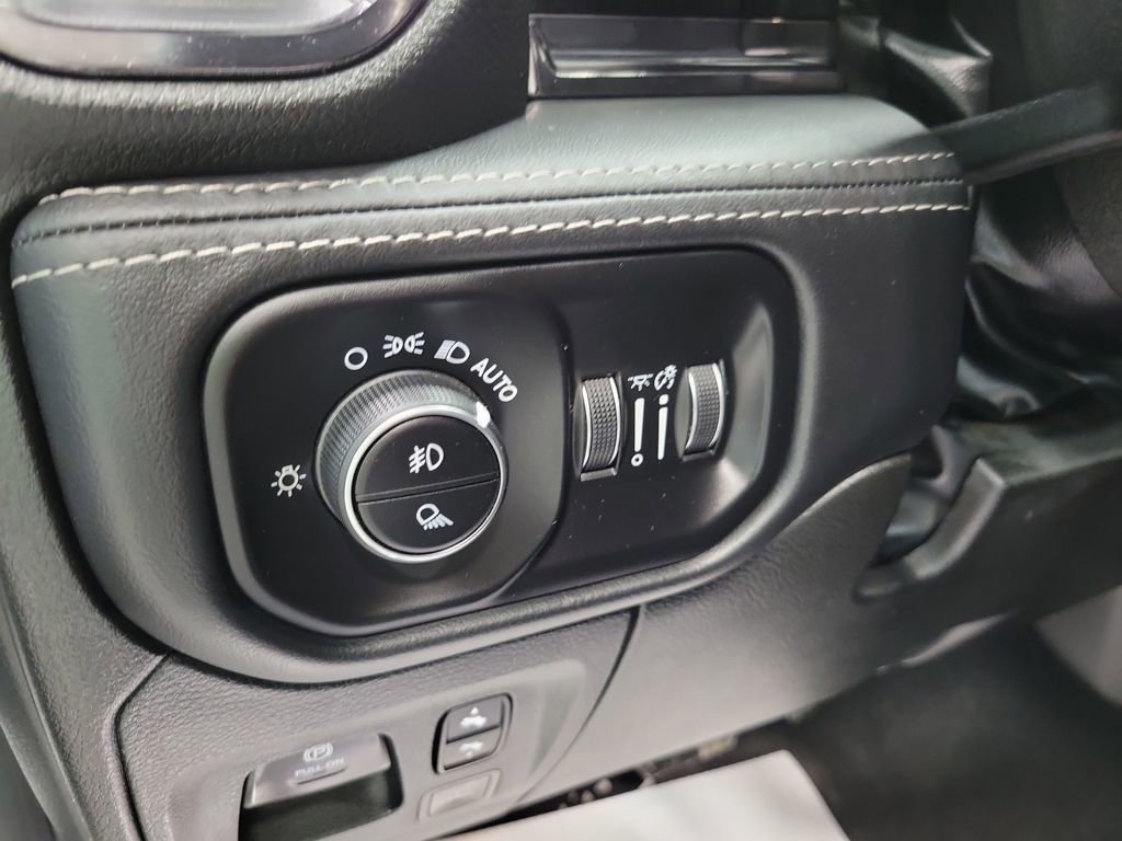 Used 2025 RAM 1500 Limited image 40