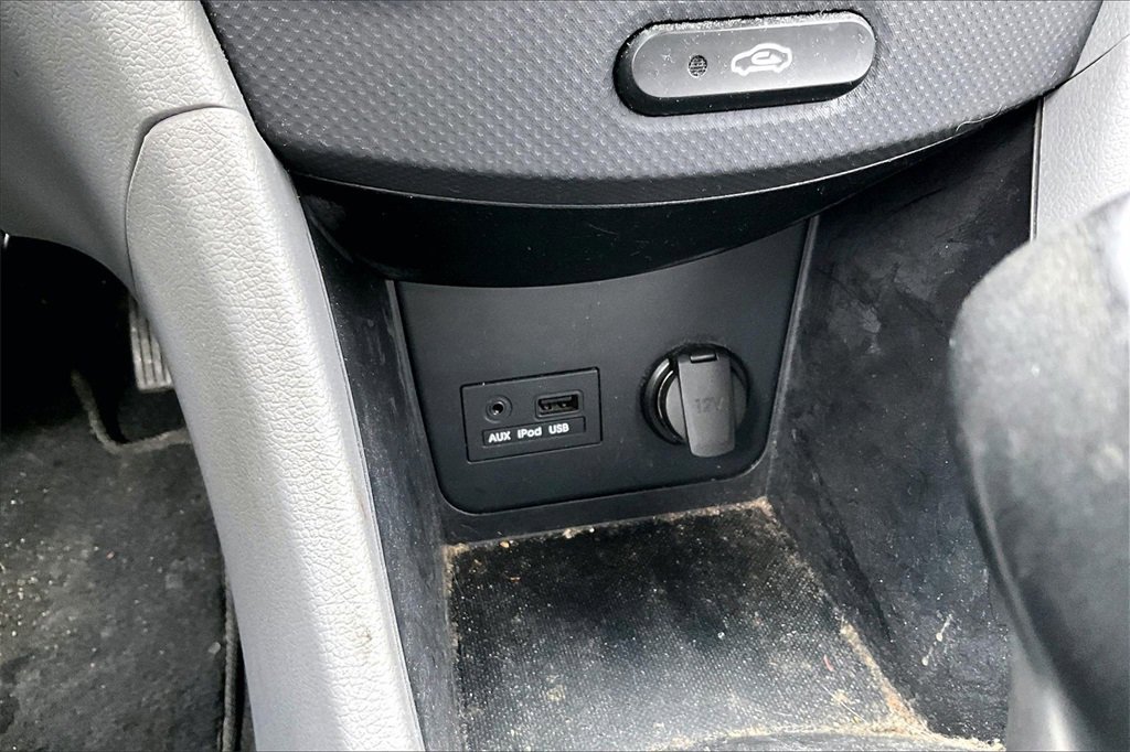 Used 2012 Hyundai Accent SE image 28