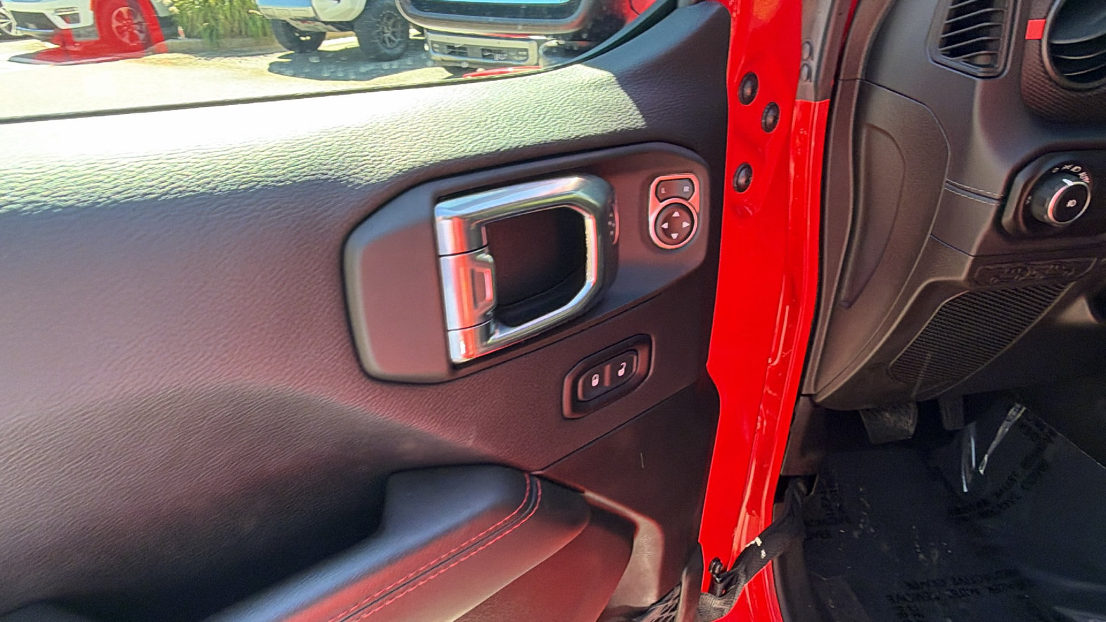 Used 2026 Jeep Wrangler Unlimited Rubicon AWD/4WD image 15