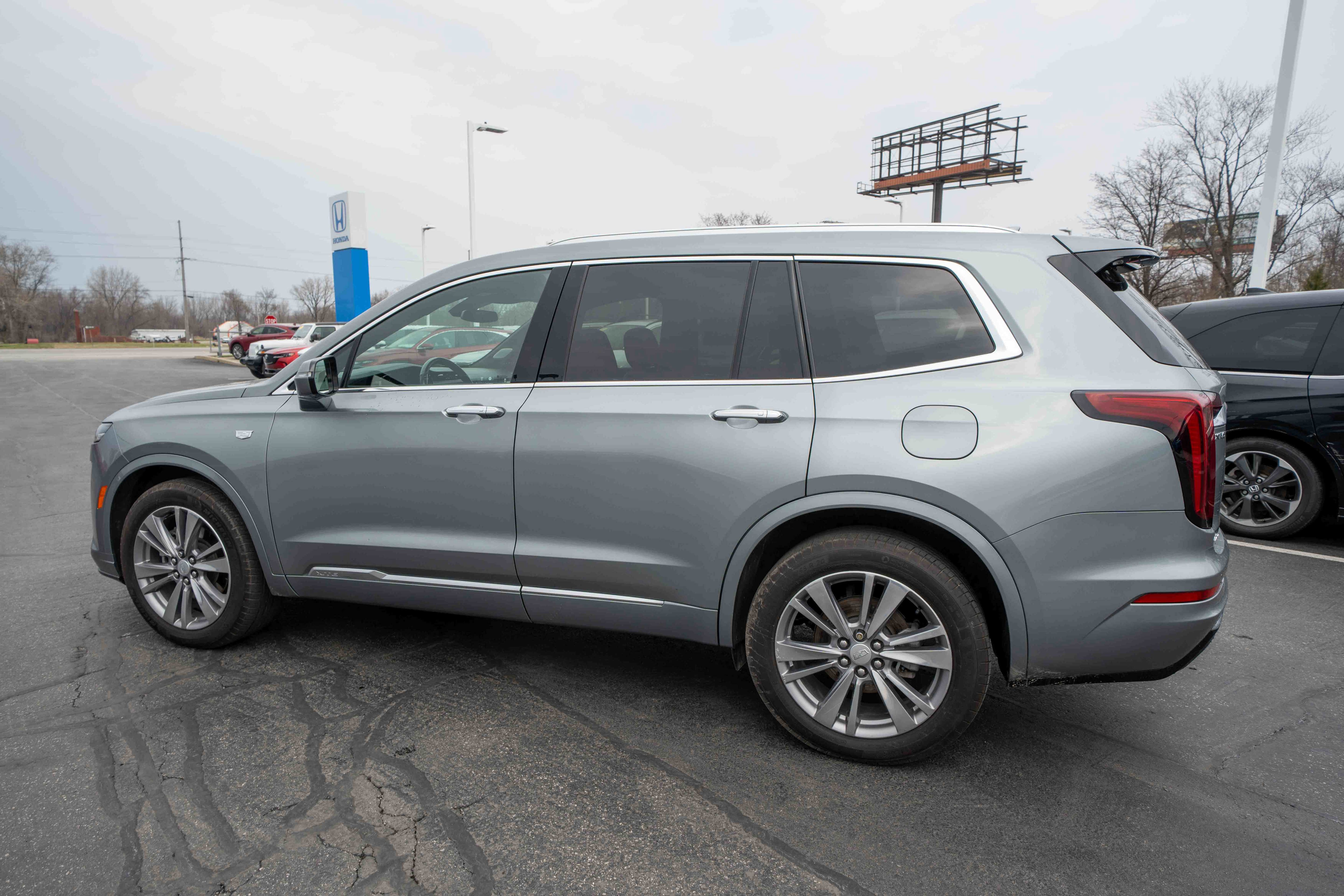 Used 2023 Cadillac XT6 Premium Luxury image 4