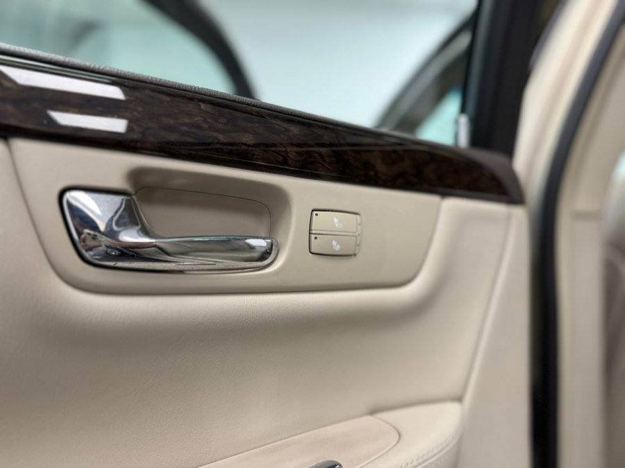 Used 2008 Cadillac DTS w/ Sun And Sound Package image 60