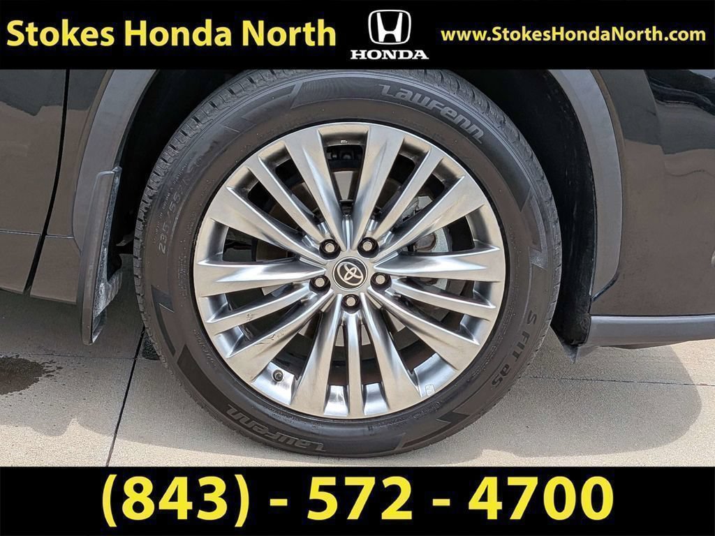 Used 2023 Toyota Highlander Platinum FWD image 3