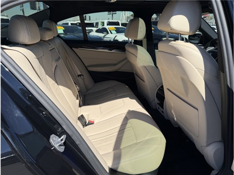 Used 2020 BMW 530i w/ Premium Package image 24