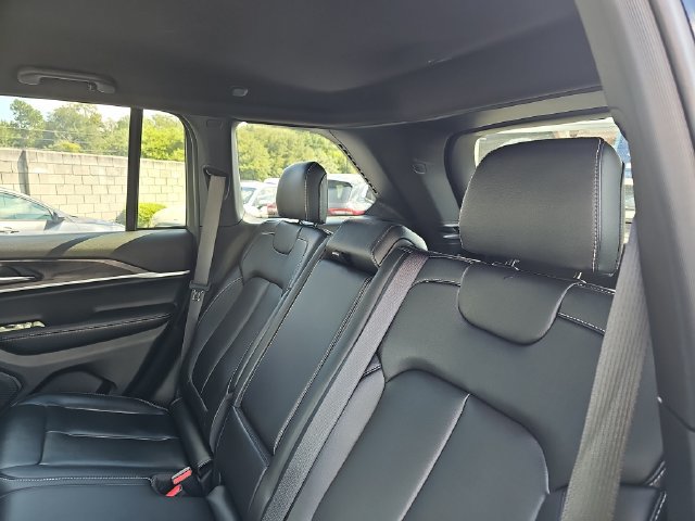 Used 2025 Jeep Grand Cherokee Limited AWD/4WD image 14