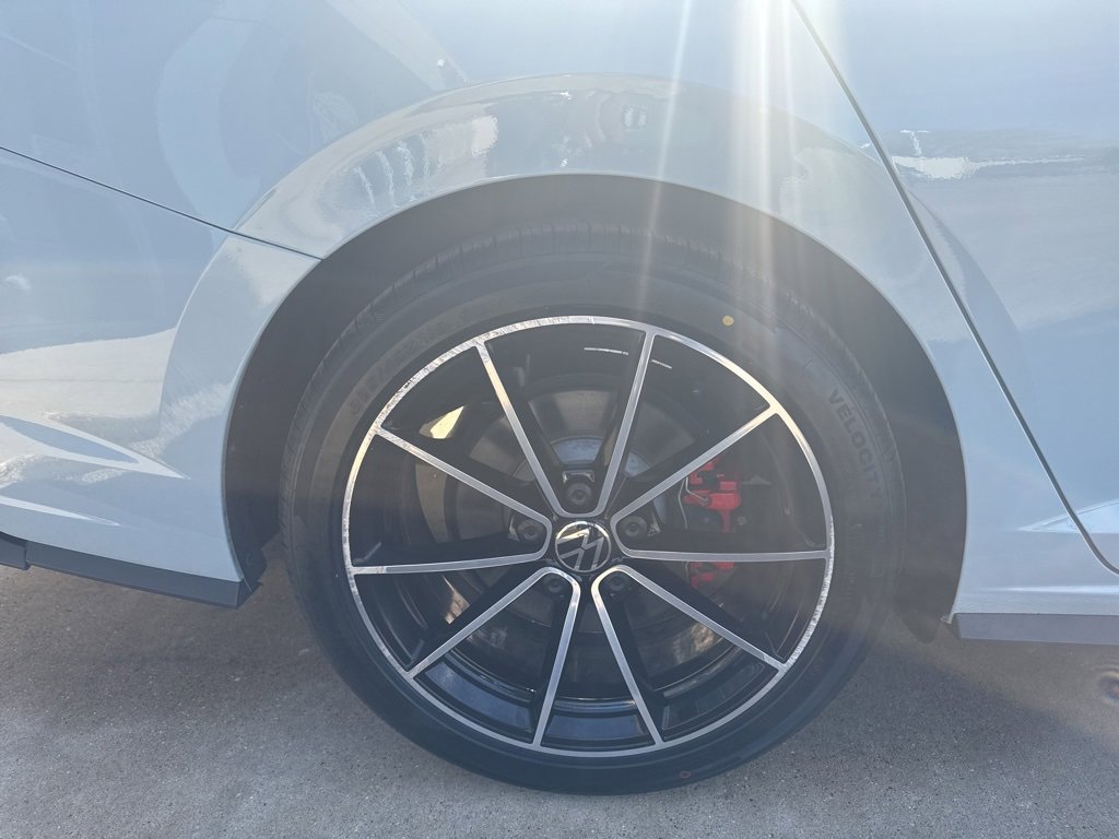 Certified 2025 Volkswagen Jetta GLI Autobahn image 22