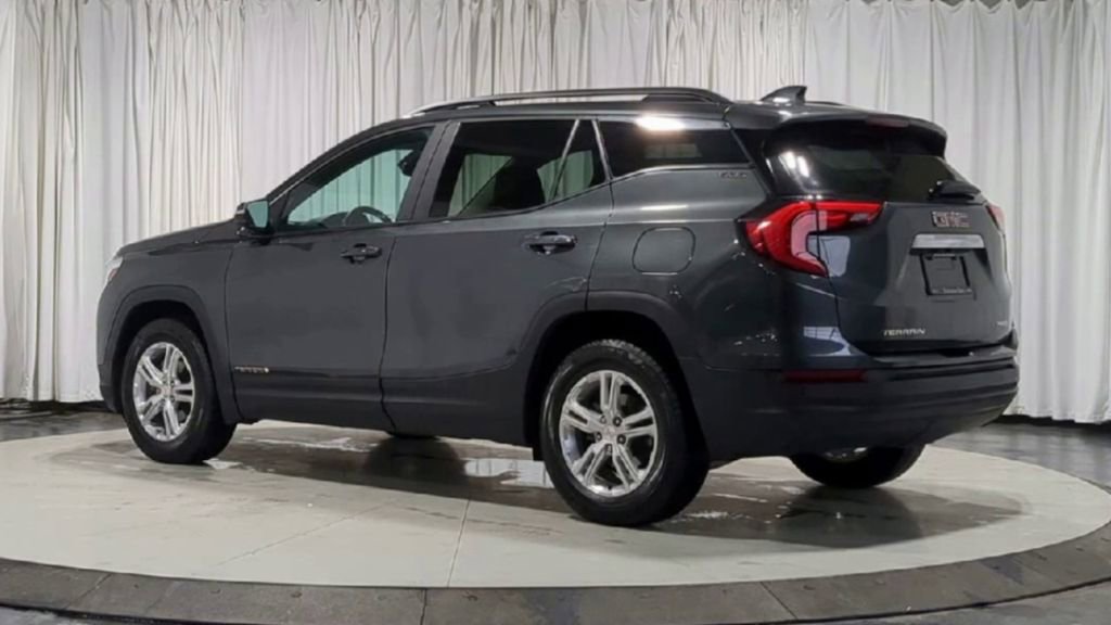 Used 2021 GMC Terrain SLE w/ Driver Convenience Package image 8