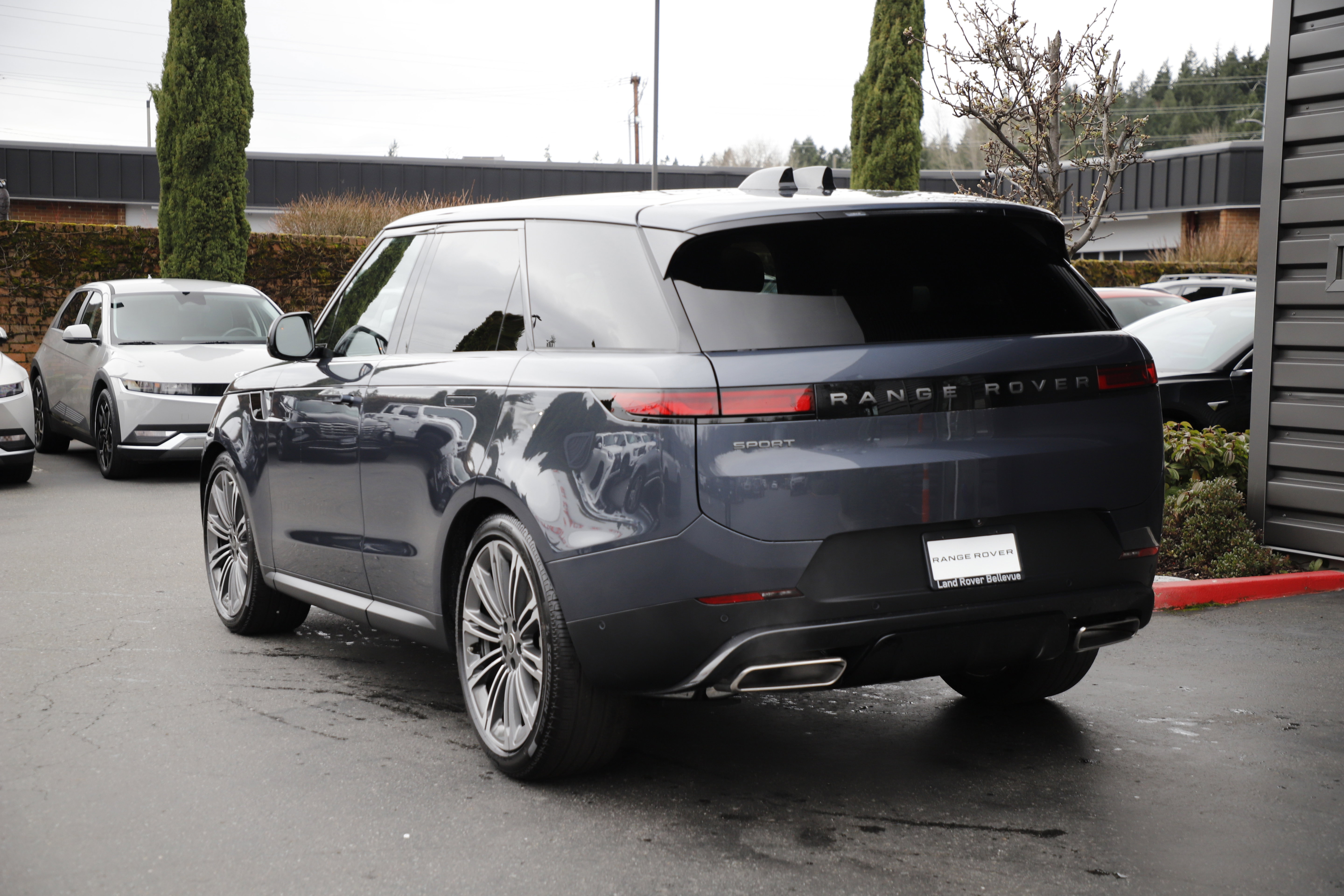 New 2025 Land Rover Range Rover Sport SE AWD/4WD image 8