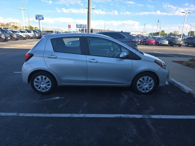 Used 2017 Toyota Yaris L w/ Carpet Mat Package FWD image 10