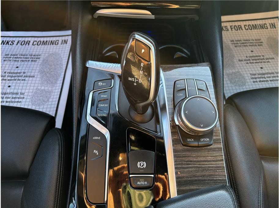 Used 2019 BMW 530e w/ Convenience Package RWD image 14