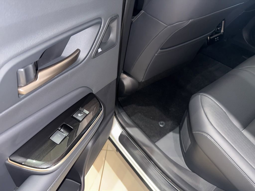 New 2025 Toyota Crown Signia image 12