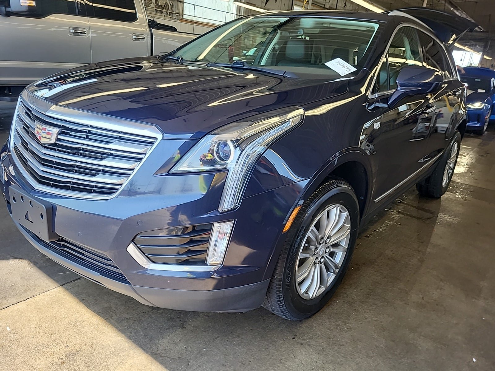 Used 2017 Cadillac XT5 Luxury FWD image 2