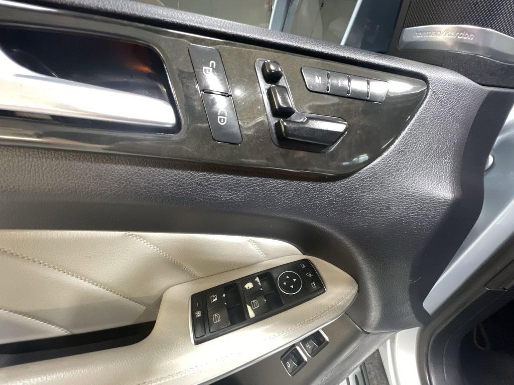 Used 2015 Mercedes-Benz GL 550 4MATIC image 24